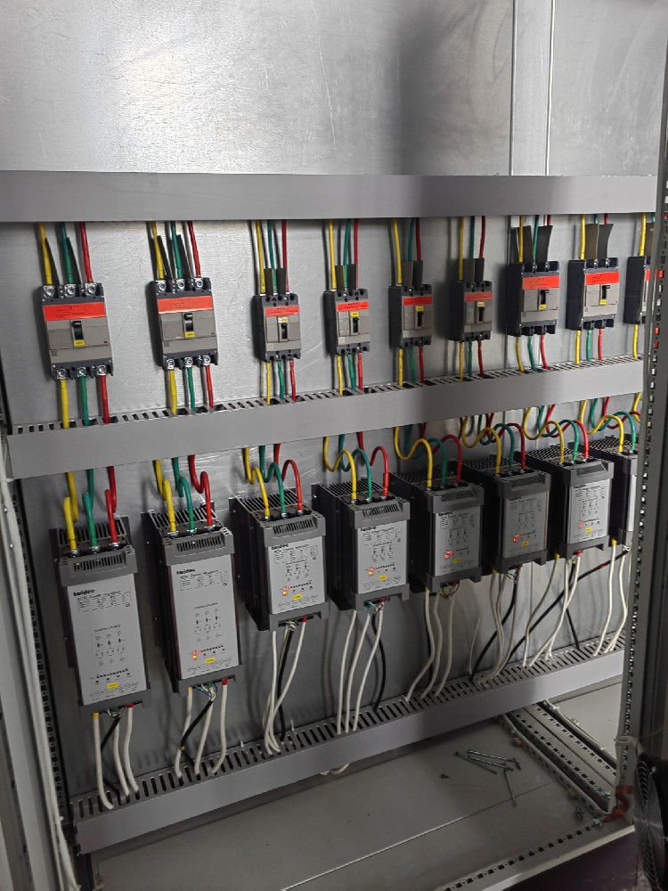 电力调解器负载电压加不上去是什么原因？