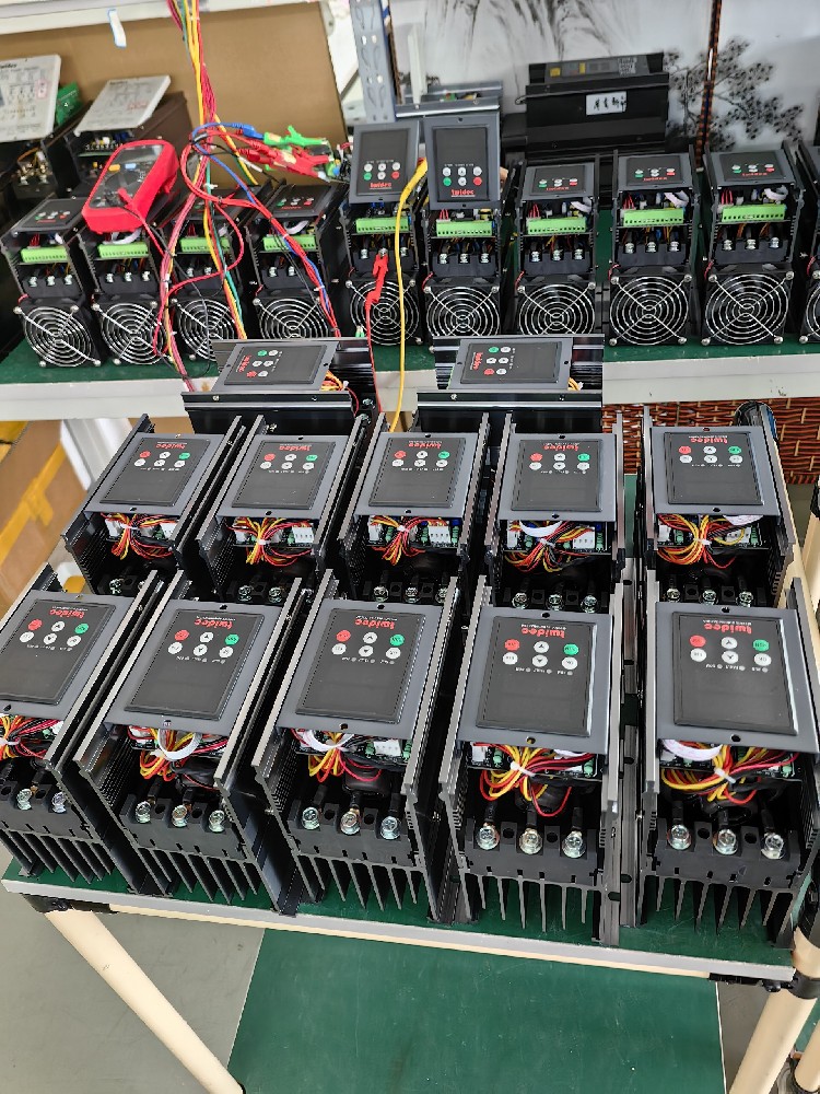 关于小功率且对精度要求极高的实验装备，，应怎样精准选型电力调解器？