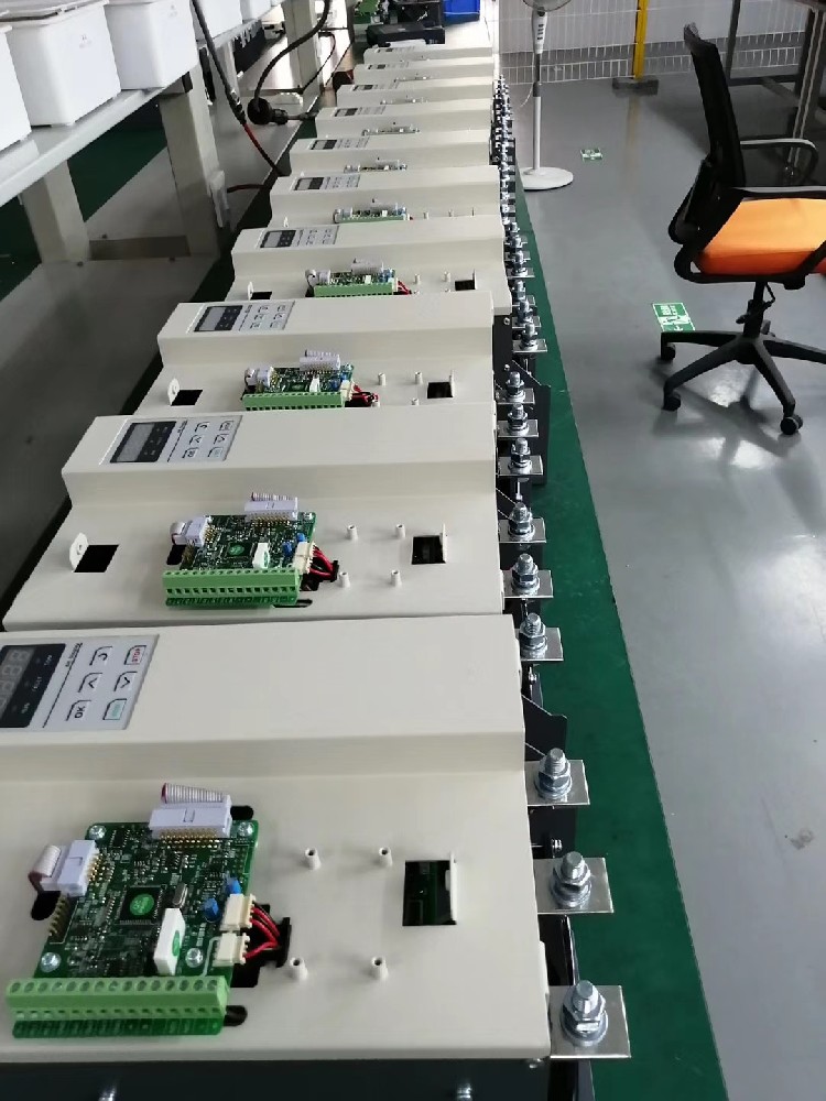 电力调解器与变频器在某些应用场景下功效有重叠，，怎样决议使用哪一个？？