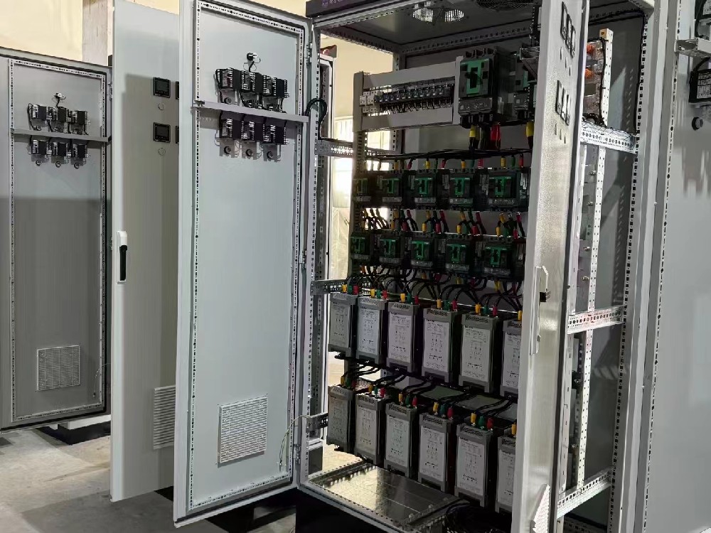 装置时空间狭窄，，，电力调解器体积较大，，，难以找到合适的牢靠位置，，，怎样解决装置空间受限问题？？？