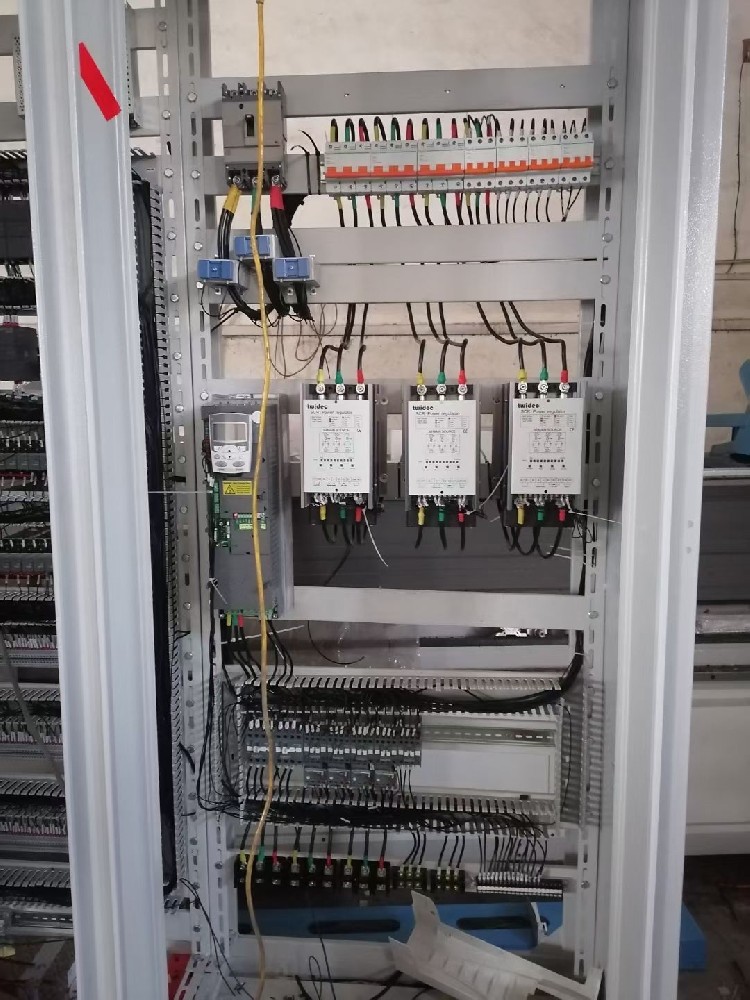 夏日高温高湿情形下，，电力调解器运行不稳固，，经常泛起死机征象，，该怎样应对？